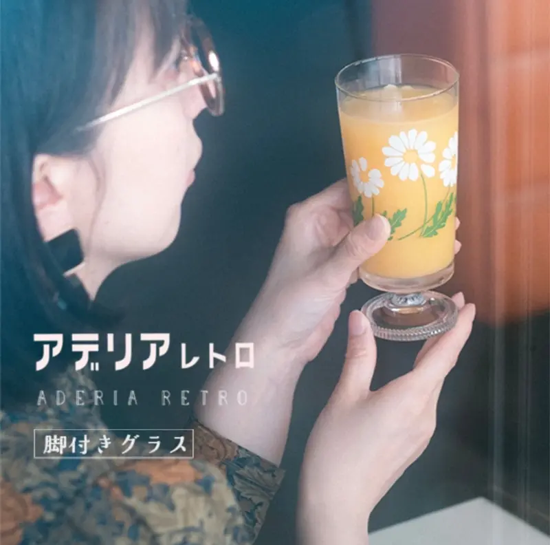 Aderia Daisy-Design Glass Goblet – Artisanal Drinkware 1