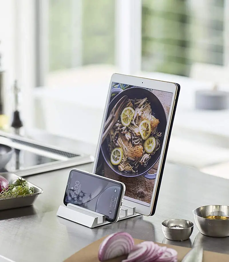 Aluminum Adjustable Phone And Tablet Stand For Desk Use 1