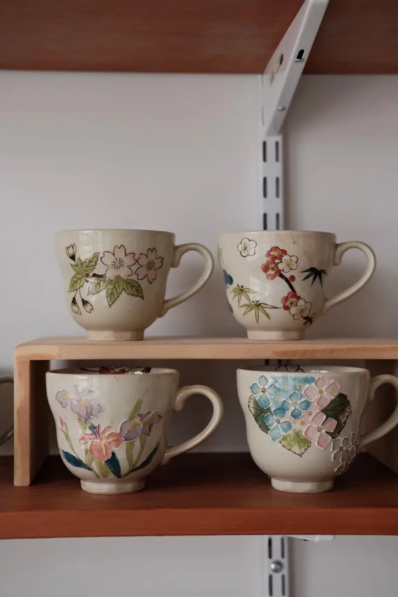 Arita Ware Flower Mug – Japanese Porcelain Hand-Painted Cup 1
