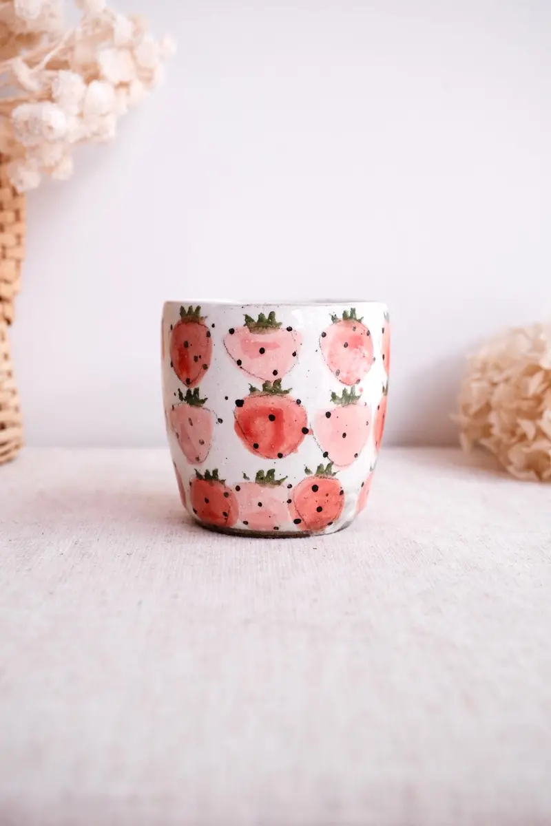 Asako Yamaguchi Strawberry Pattern Free-Form Ceramic Cup (Ai18) 1