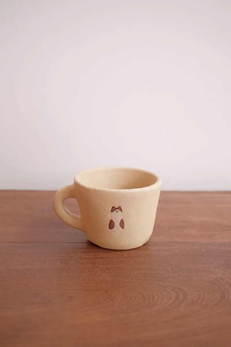 Aya Watanuki Bokkuri Ceramic Mug – Small Yellow Cat Illustration 1