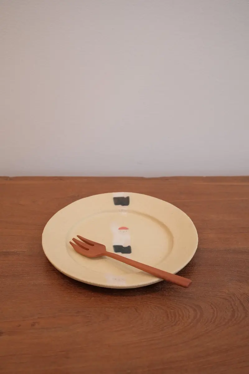 Aya Watanuki Bokkuri Round Ceramic Plate – 15 Cm Yellow 1