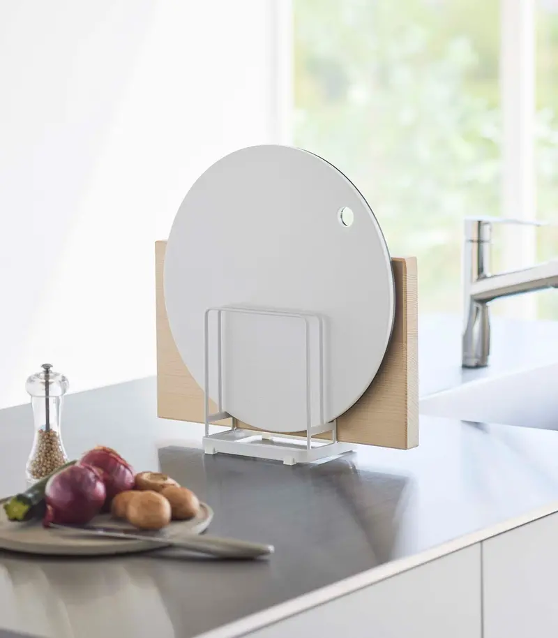 Circular Cutting Board Stand – Durable Steel Design 1