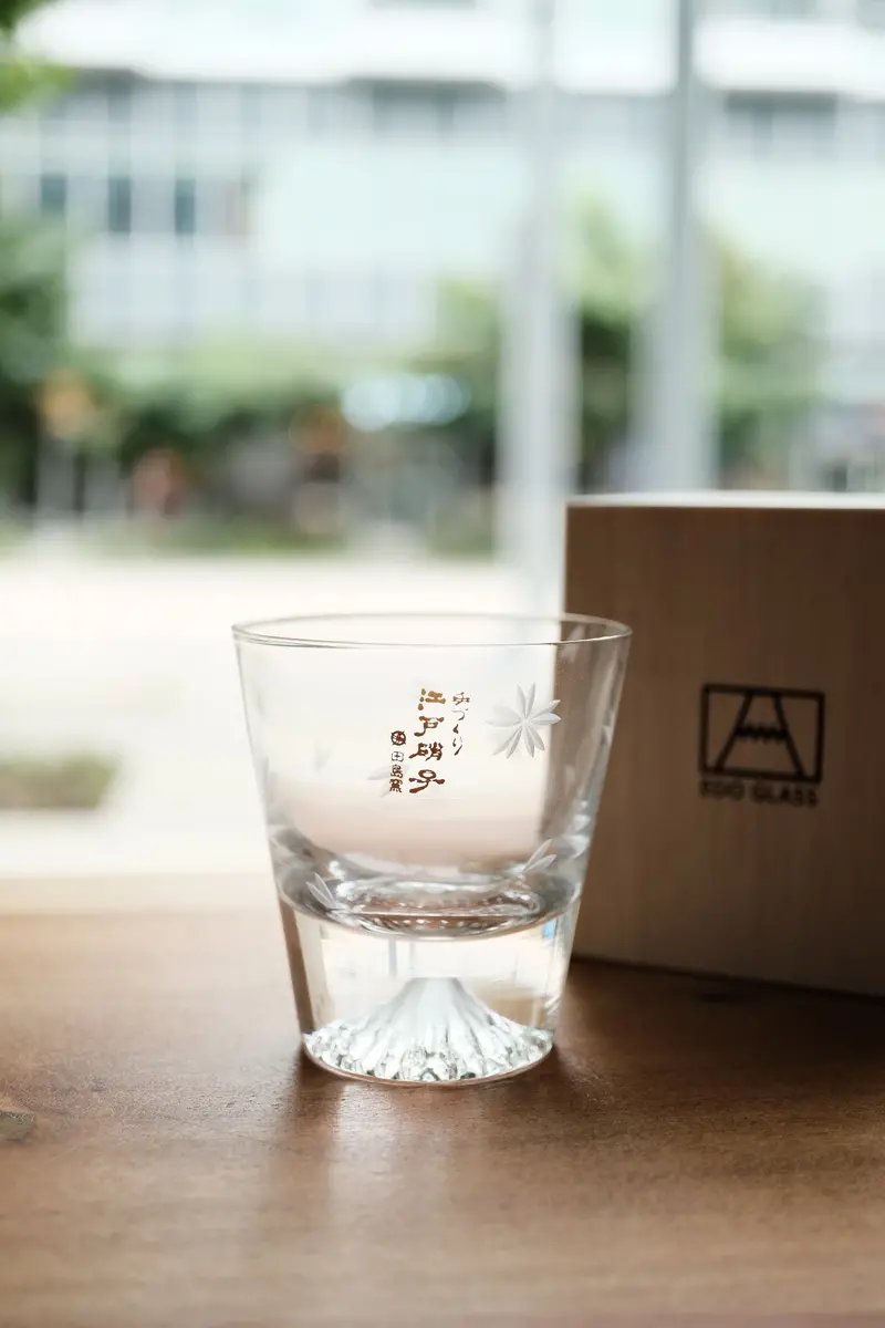 Edo Glass Mt. Fuji Tumbler With Embedded Sakura Petals – Artisan Japanese Glass 1