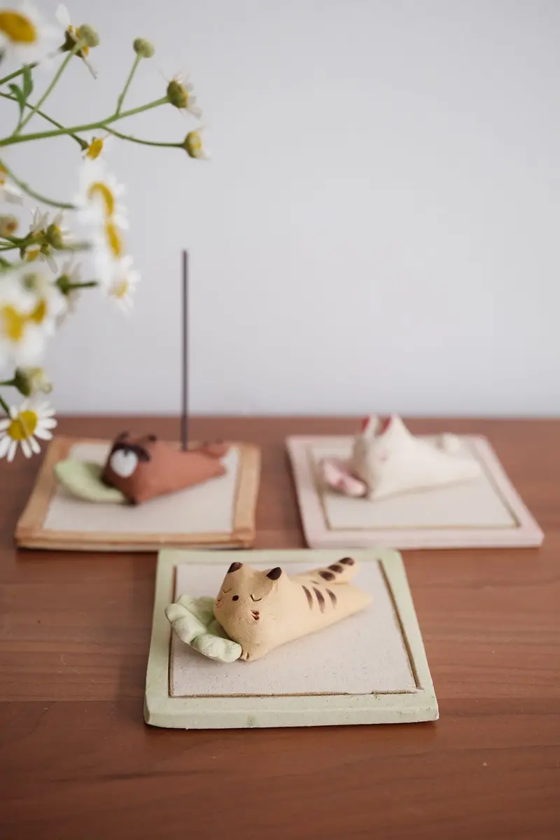Handcrafted Ceramic Animal Incense Holder – Japanese Clay Art Object 1