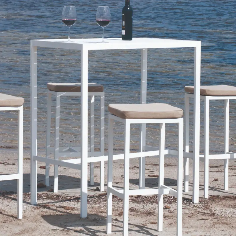 Hevea Caeli 100–4 High Dining Table With Matching Stools 1