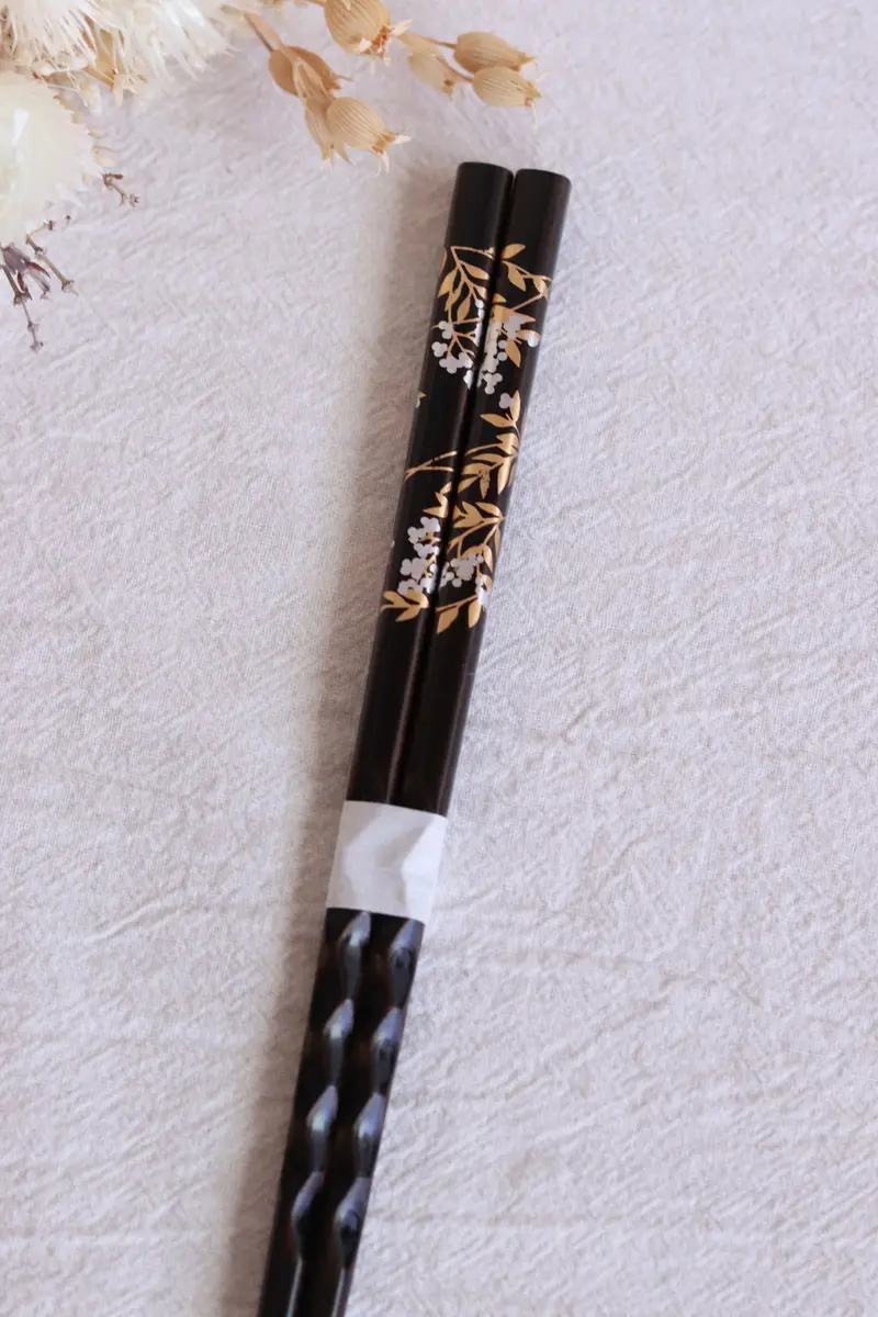 Japanese Chopsticks – Natural Wood With Gold Accent Detailing 1