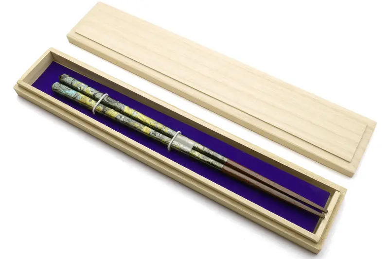 Japanese Lacquered Ebony Chopsticks – Marble Pattern, Paulownia Gift Box 1