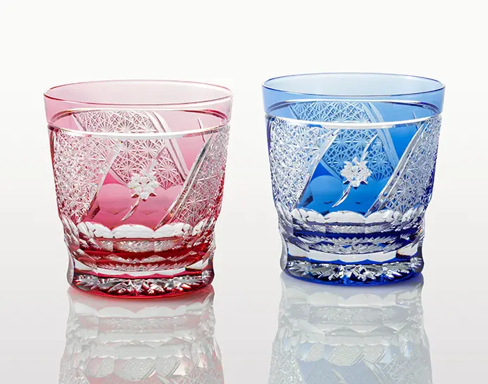 Kagami Crystal Edo Kiriko Sake Glasses – Chrysanthemum Mesh & Floral Pattern (Pair) 1
