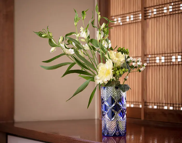 Kagami Crystal Flower Vase – Edo Kiriko Cut Glass 'Hishi-Yotsu-Hana' Design 1