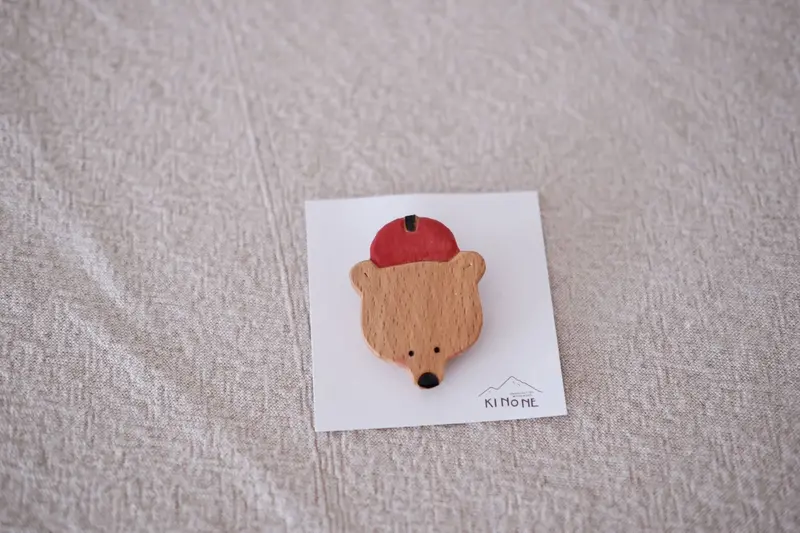 Kinone Apple-Adorned Bear Brooch – Japanese Artisan Craft 1
