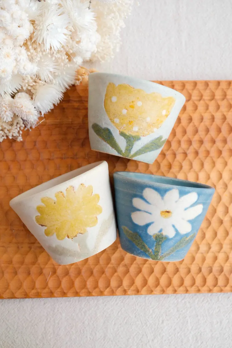 Makiko Okizawa Floral Free-Form Cup – Ma17 Stoneware 1