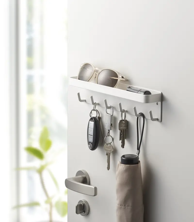 Minimalist Magnetic Key Holder – Slim Steel Wall-Mounted Key Organizer 1