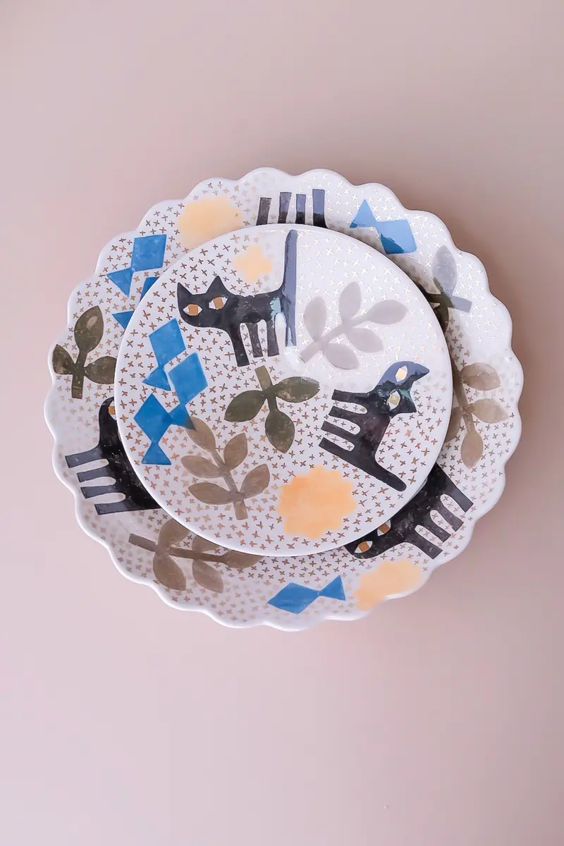 Natsumi Iino Fish-And-Cat Motif Medium Ceramic Plate (Ni013) 1