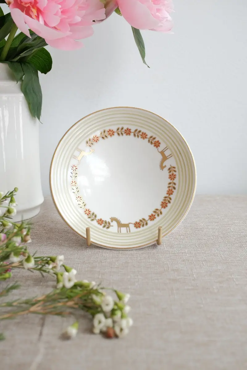 Natsumi Iino Gold-Accented Horse Motif Small Plate (Ni005A) 1