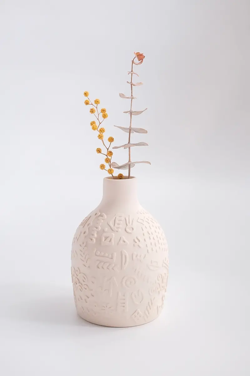 Natsumi Iino Minimalist Ceramic Vase (Ni018) 1