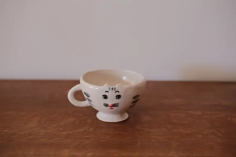 Natsumi Muroi Cat-Shaped Ceramic Mug – Whimsical Japanese Tableware 1