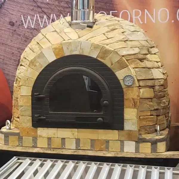 Proforno Vegas 30" Black Traditional Wood-Fired Pizza Oven – Cast Iron Door 1