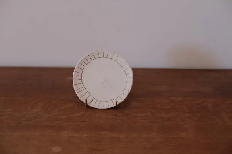 Rutawarawajifu Round Ceramic Saucer – Ra12 Profile 1