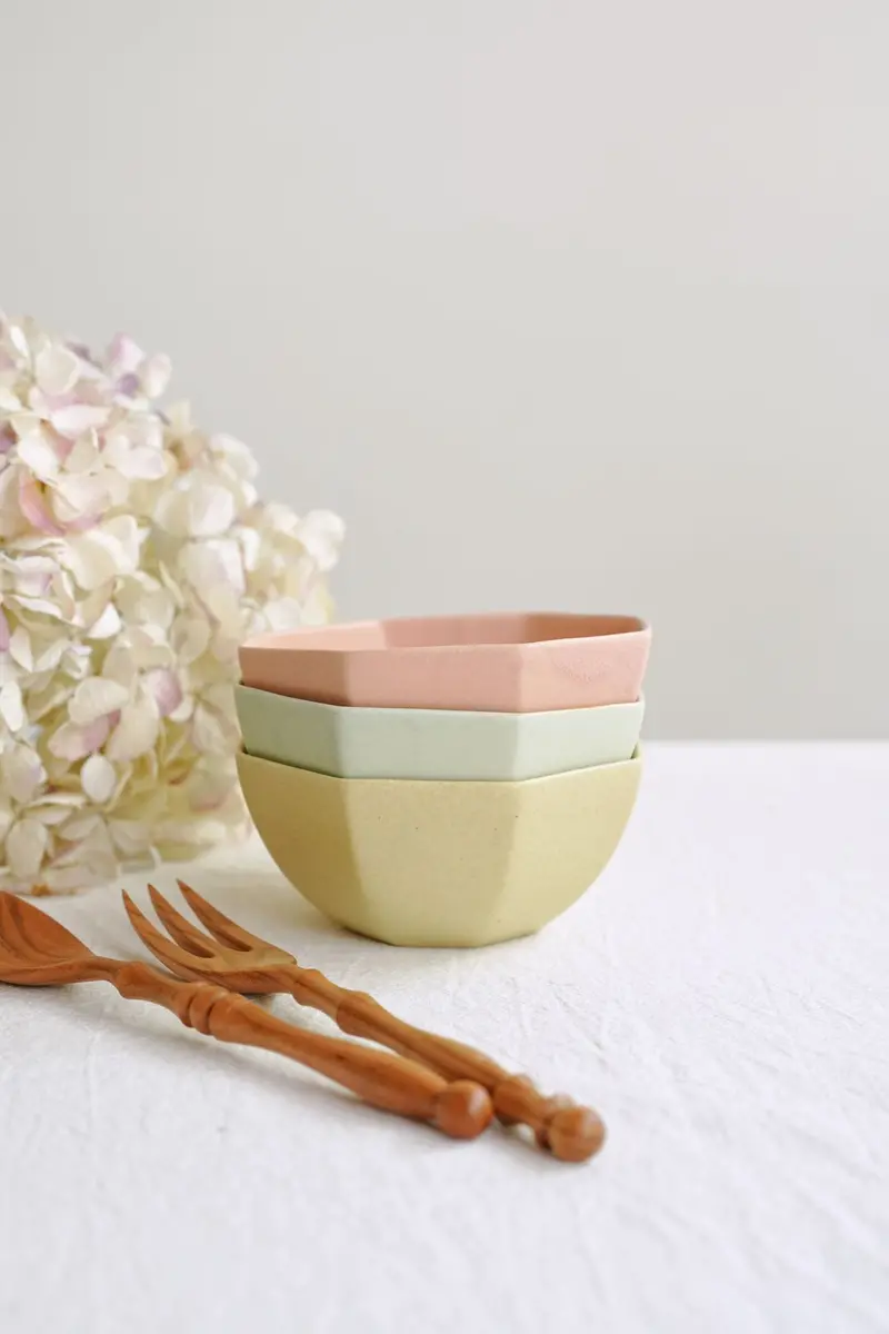 Sakuzan Hakkaku Medium Octagonal Ceramic Bowl – Functional Elegance 1