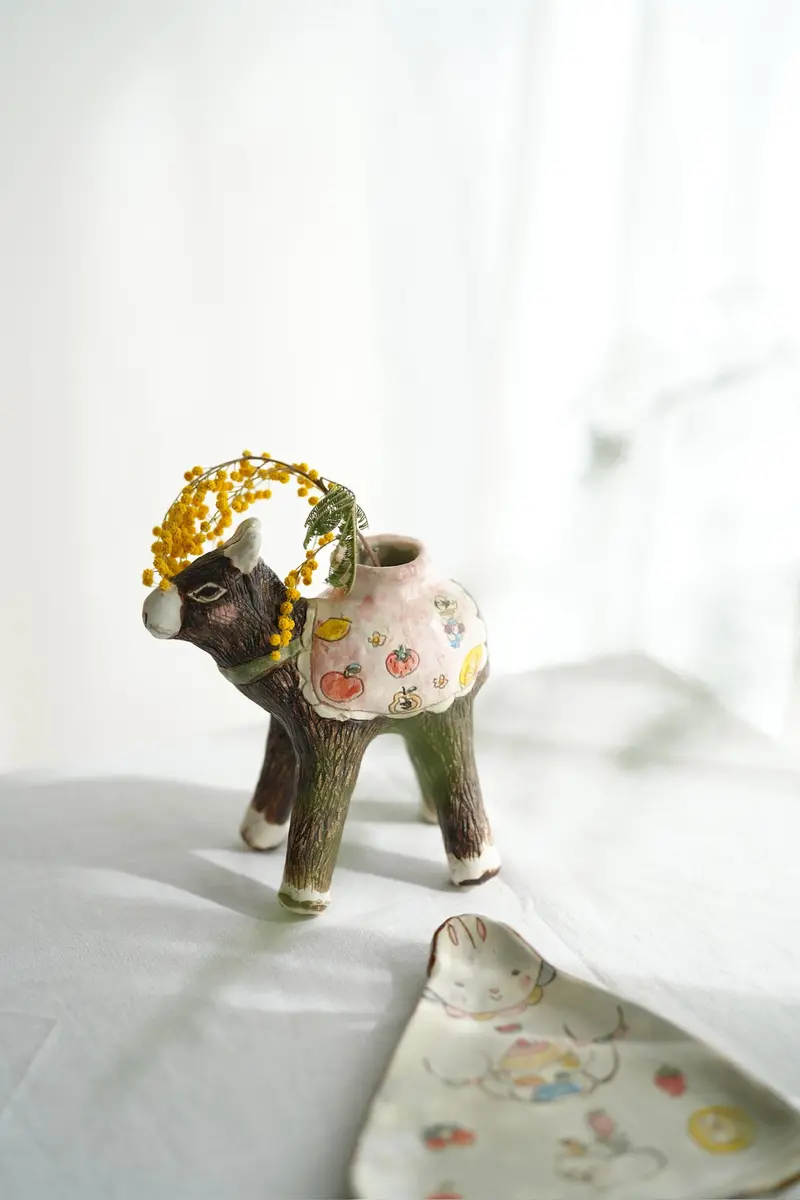 Sayo Horimizu Donkey-Shaped Ceramic Vase Sh06 1