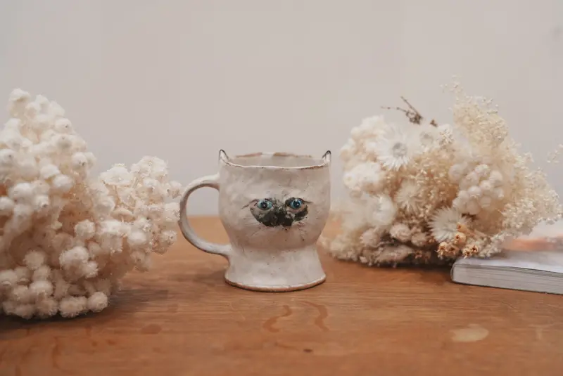 Shoko Matsuura Cat-Themed Ceramic Mug – Variant #8 (Sm04) 1