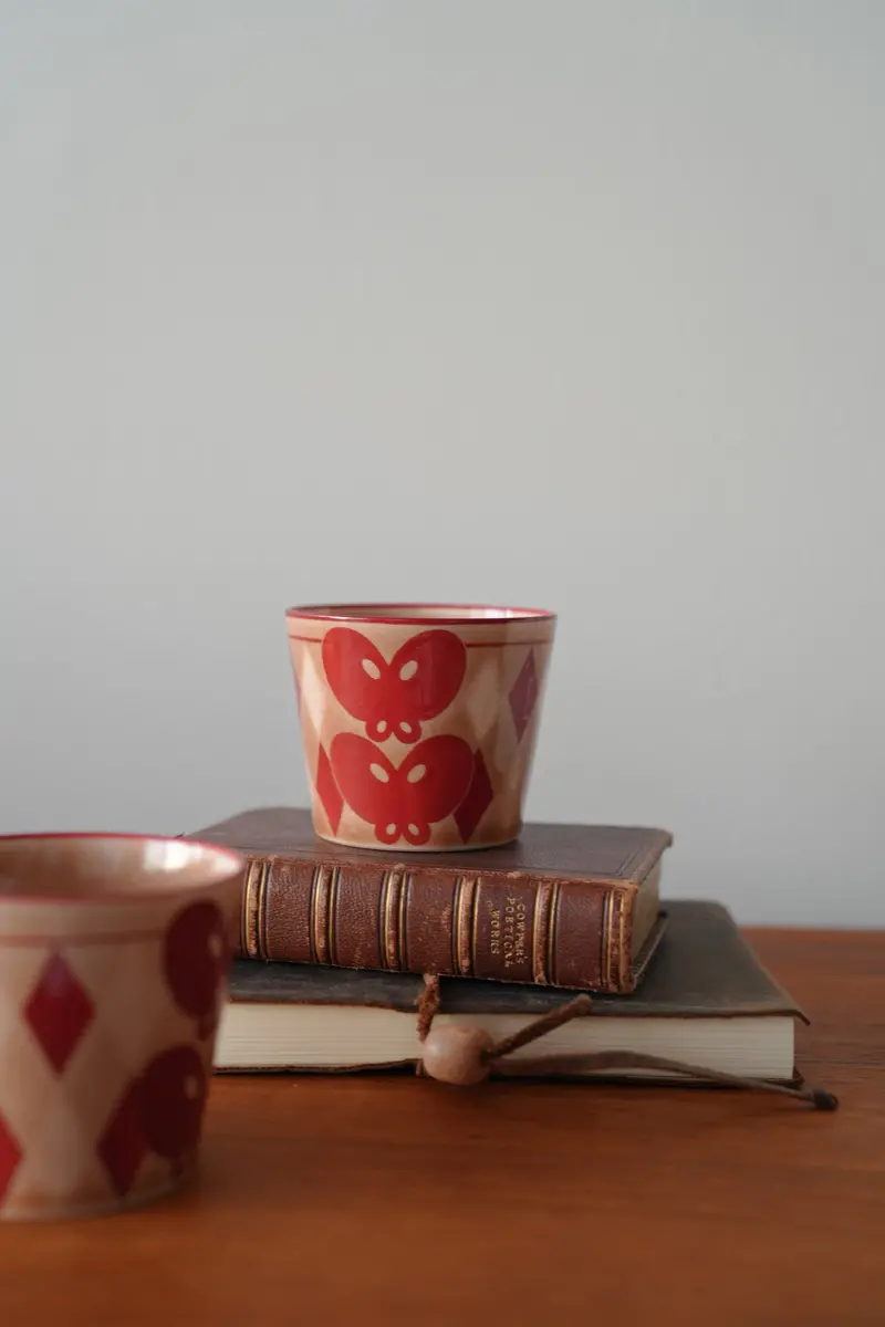 Sishuang Butterfly-Embellished Red Checkered Coffee Cup 1