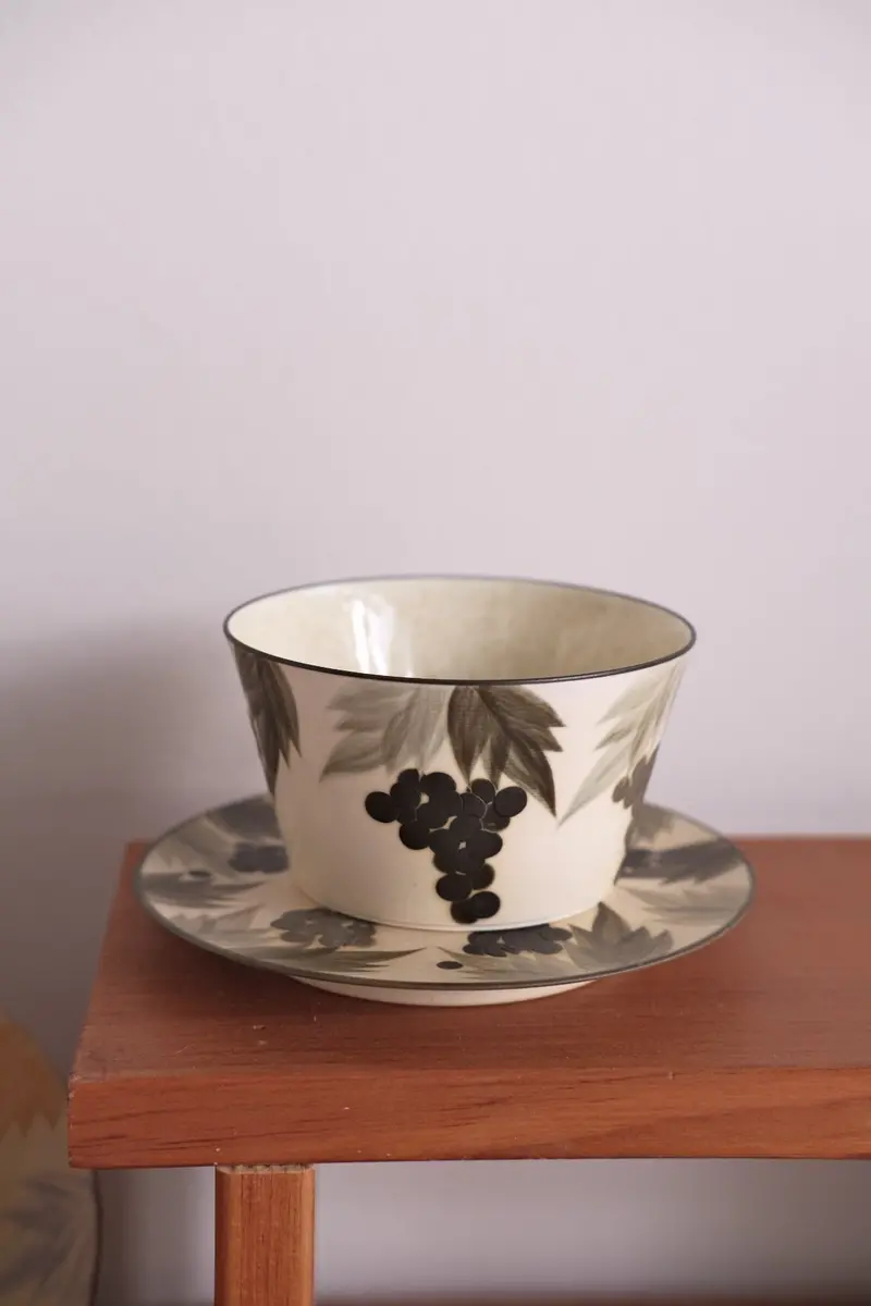 Sishuang Emerald Grape Ceramic Mug & Saucer Pair 1