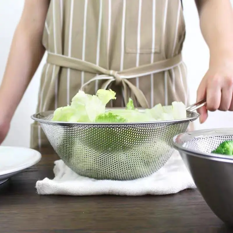 Sori Yanagi Stainless Steel Strainer With Comfort Grip Handle – 23Cm 1