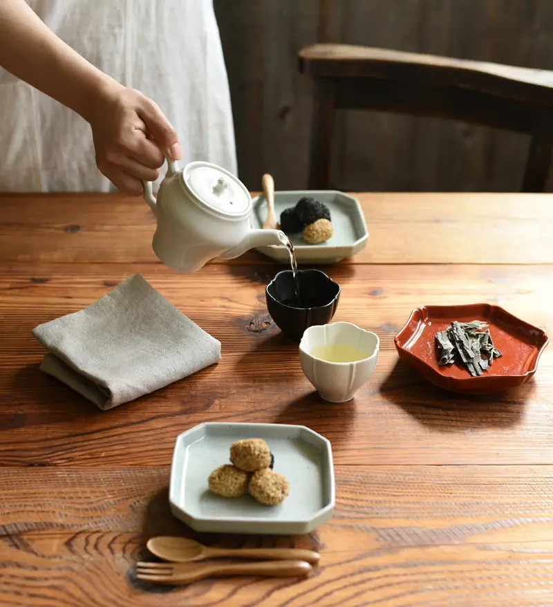 Studio M' Jasmin Ceramic Teapot 1