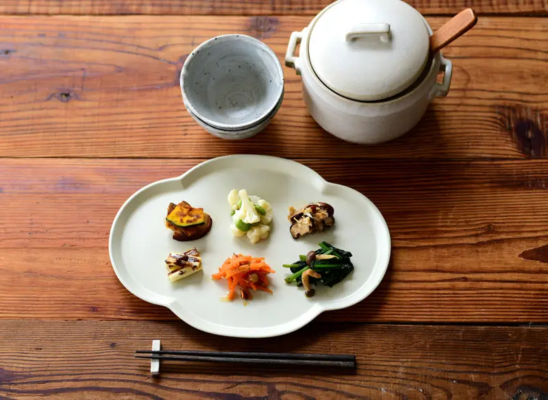 Studio M' Kamon Floral Ceramic Plate 1