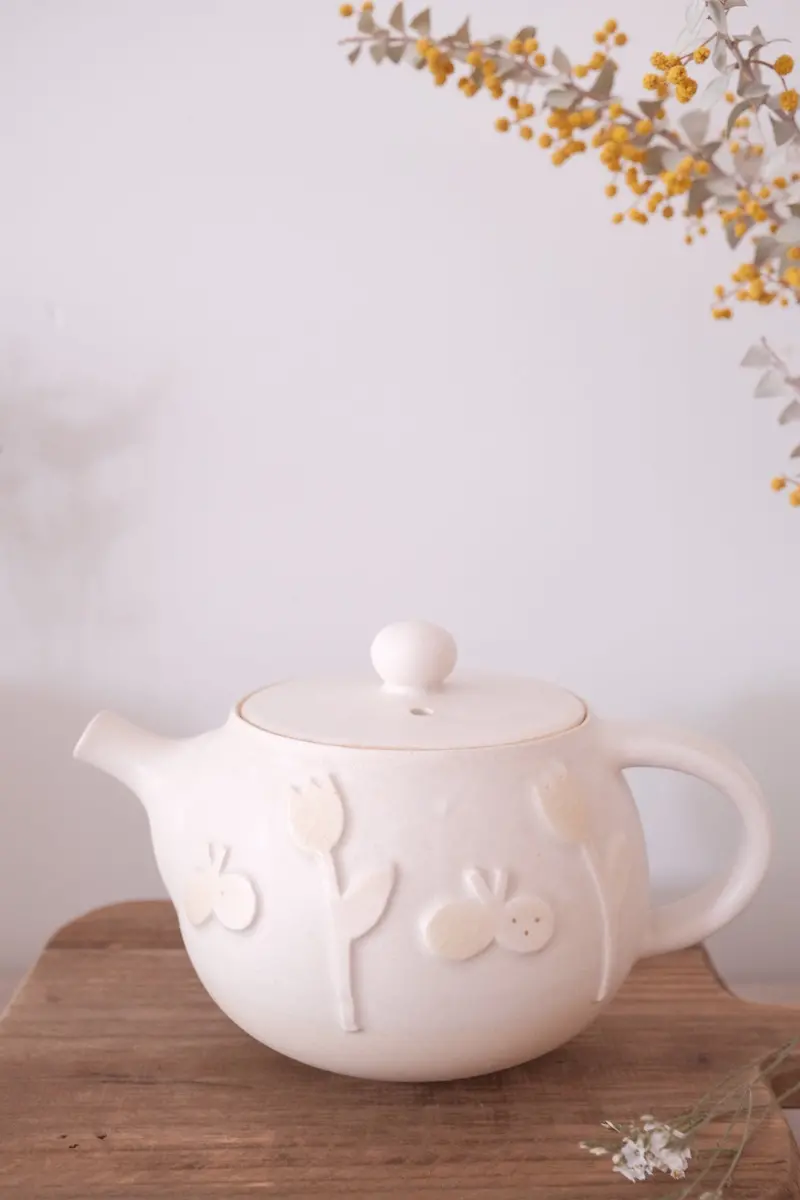 Tomoko Sano Chiko Tulip-Style Ceramic Teapot 1