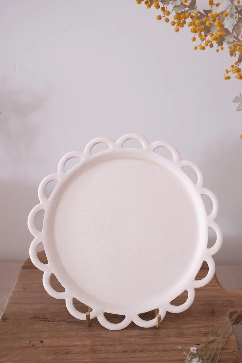 Tomoko Sano Floral-Shaped Ceramic Plate – 17 Cm 1