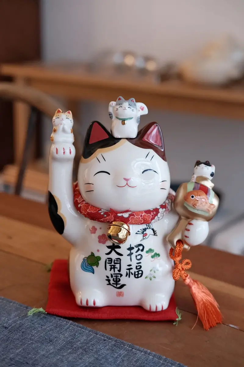 Traditional Japanese Maneki Neko Lucky Cat Figurine – 6.5 Inch 1