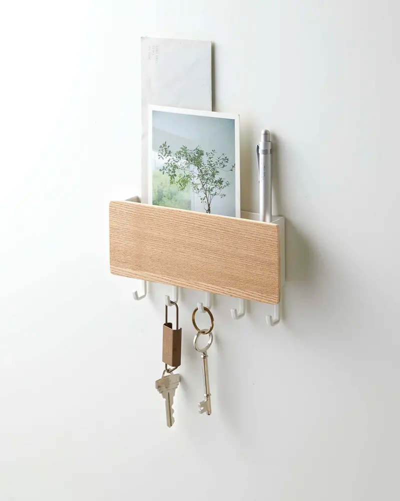 Wood-And-Steel Magnetic Key Rack – Modern Dual-Material Key Storage 1