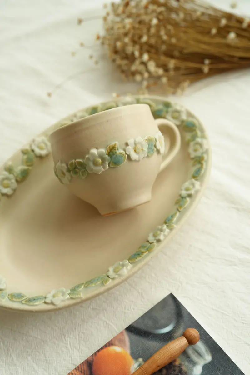 Yanagida Floral Embossed Ceramic Mug – Classic Shape 1