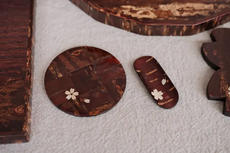 Yatsuyanagi Akita Cherry Bark Coaster – Checked Pattern Round Design 1