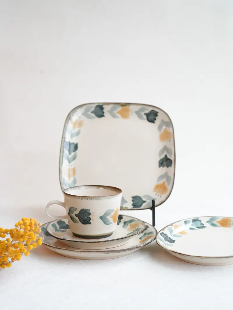 Yoko Kato Tulip Motif Ceramic Dinnerware 1