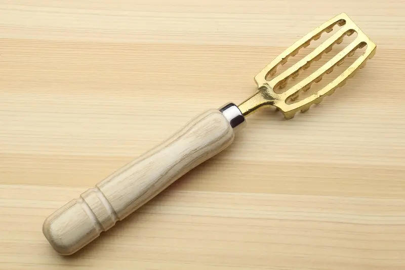 Yoshihiro Large Japanese Fish Scaler – Professional Sushi Chef Accessory 1