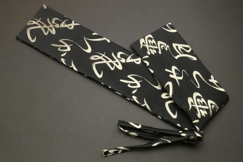 Yoshihiro Traditional Kanji-Embossed Knife Pouch – Black & Gold Design 1