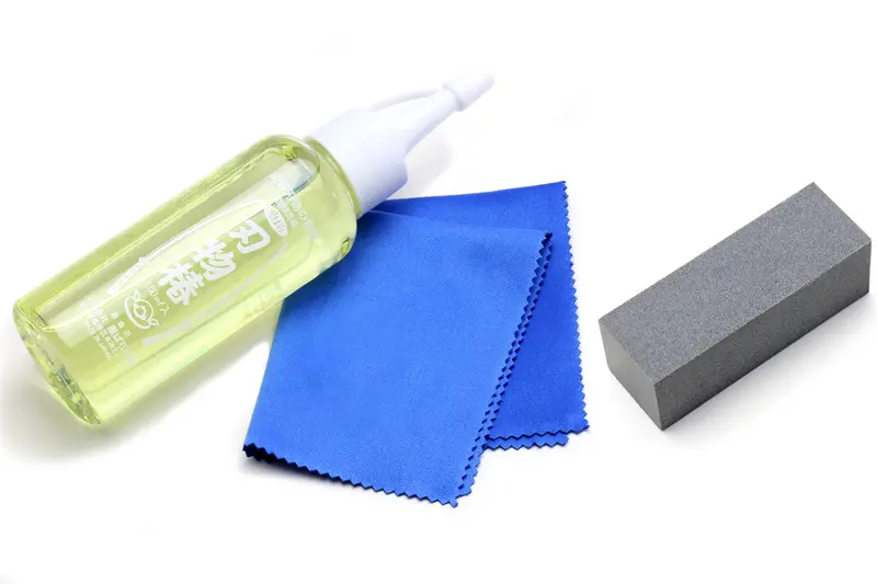 Yoshihiro Tsubaki Maintenance Kit: 3.4 Oz Camellia Oil + Large Sabitori Rust Eraser (6.5 × 2.2 × 2.2 Cm) 1