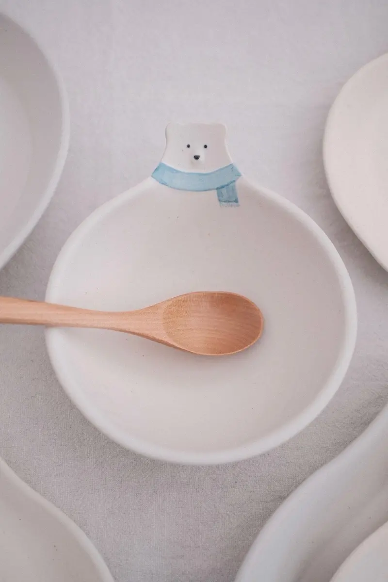 Yoshizawa Mashiko Ceramic Bowl Featuring Polar Bear Motif With Scarf 1
